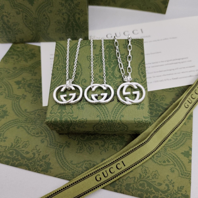 G*u*i necklaces